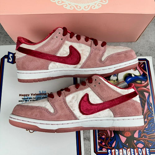 】Nike SB Dunk Low StrangeLove Skateboards