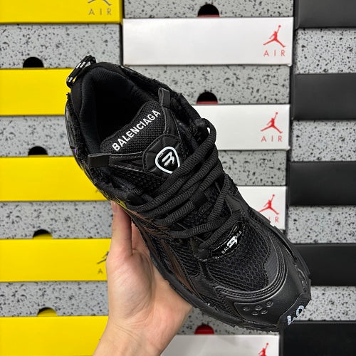 balenciaga runneres led black