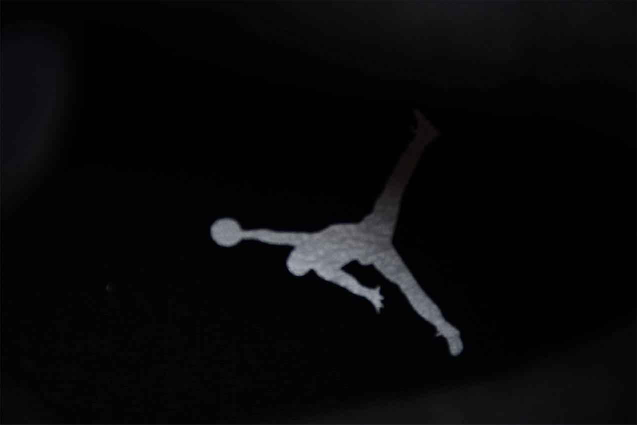 Air Jordan 4 white thunder