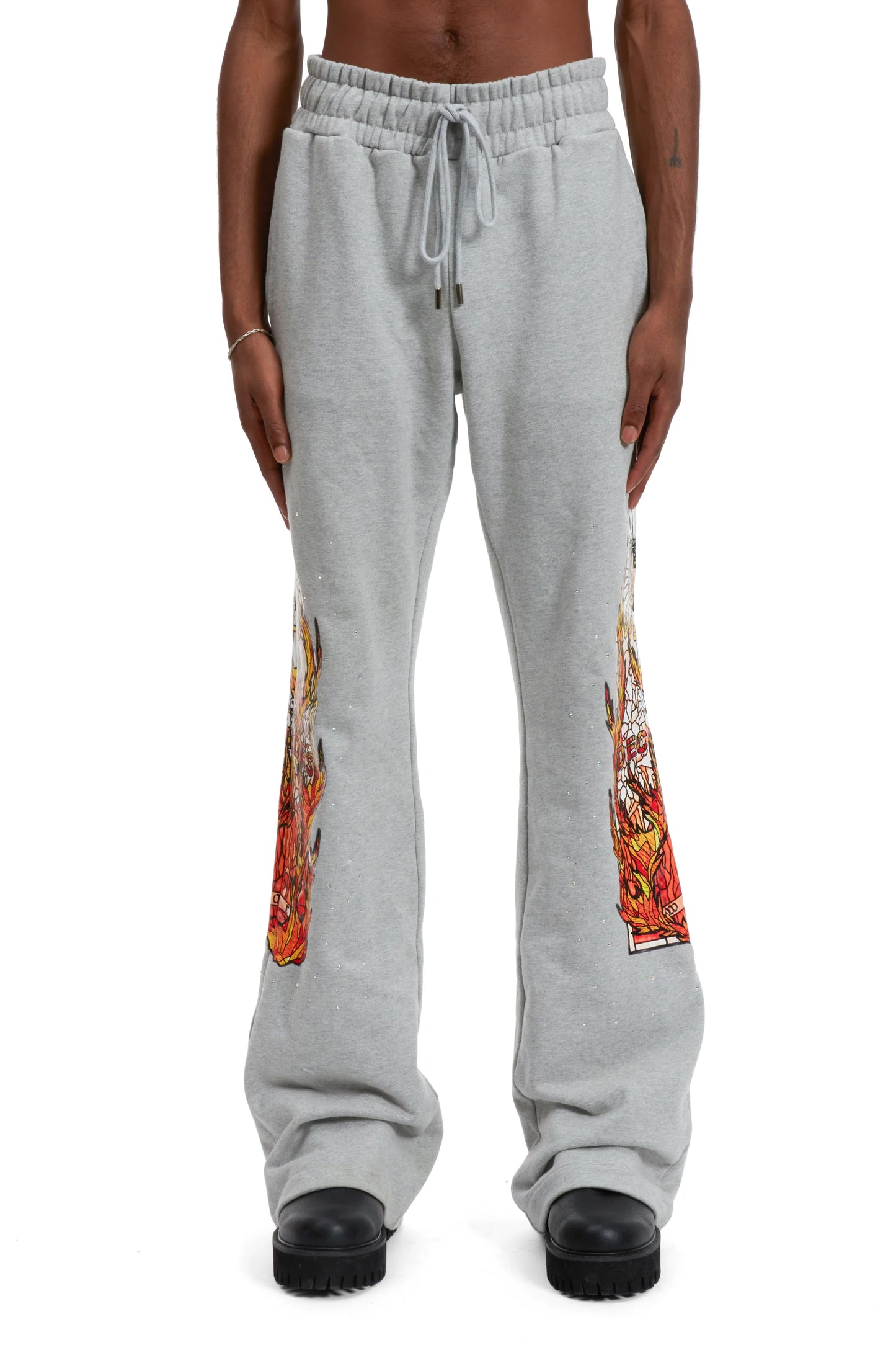 WHO DECIDES WAR gray flame glass sweatpants