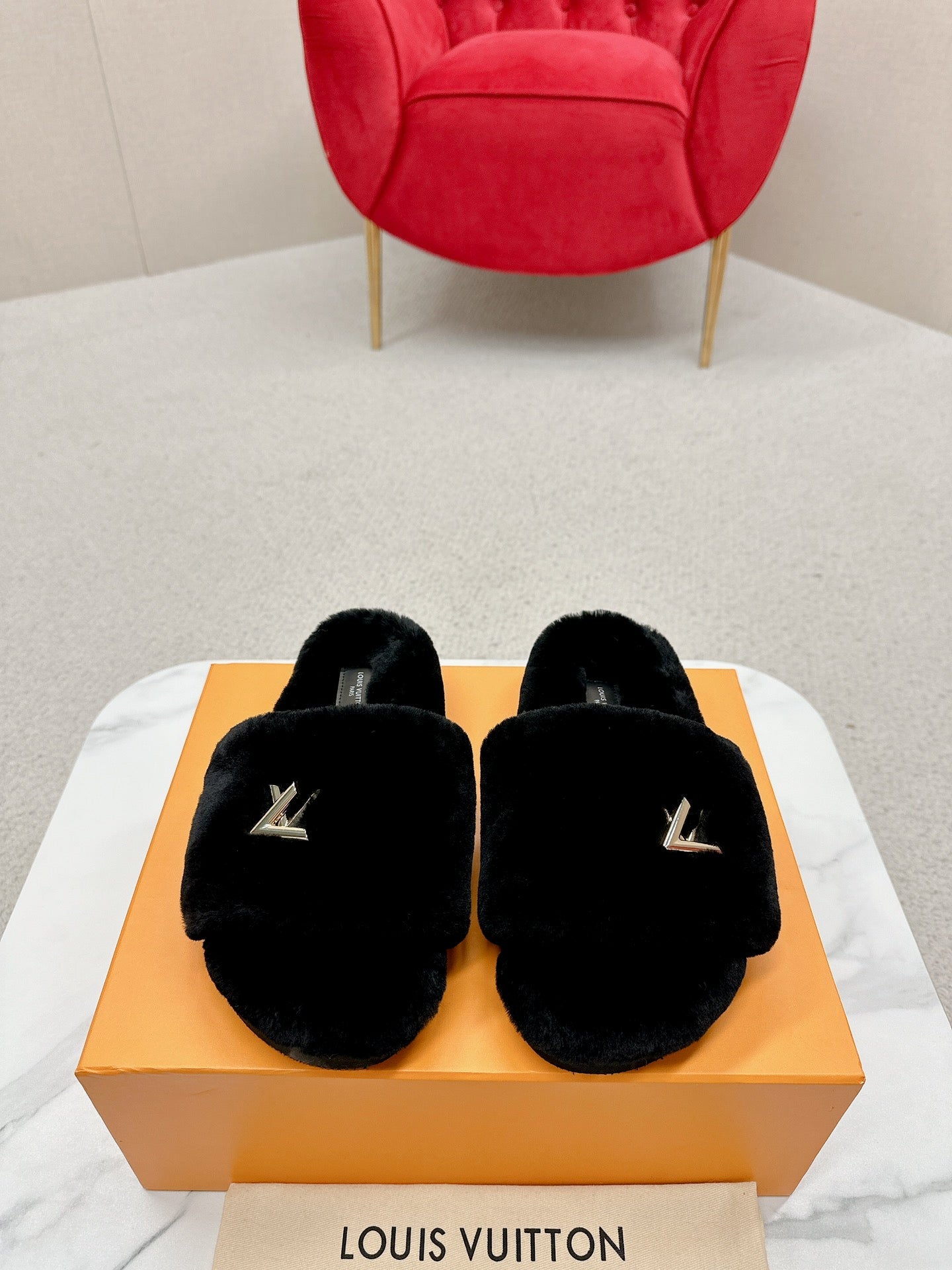 Black  Louis vitton  fur slides