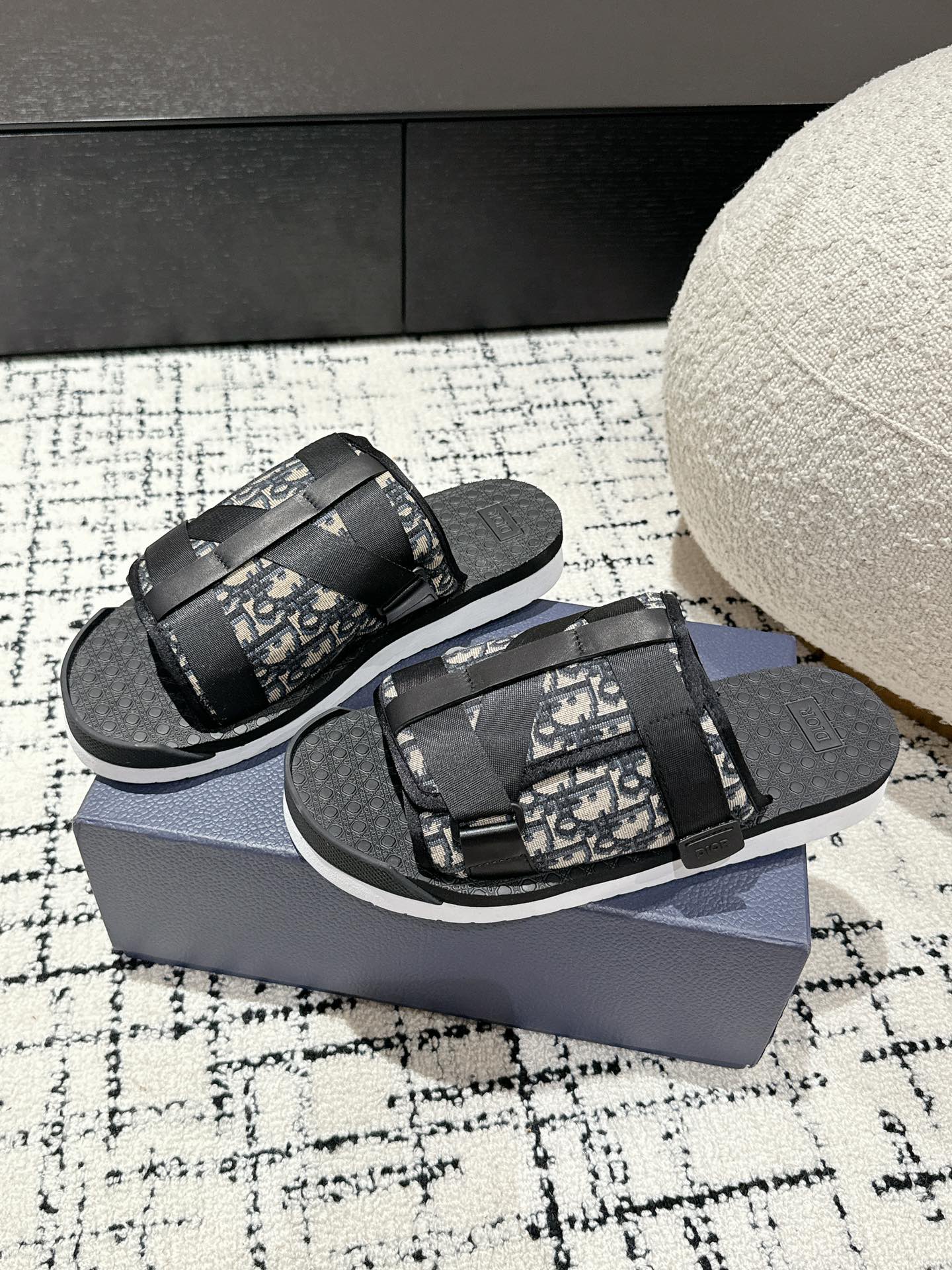Dior alpha slides