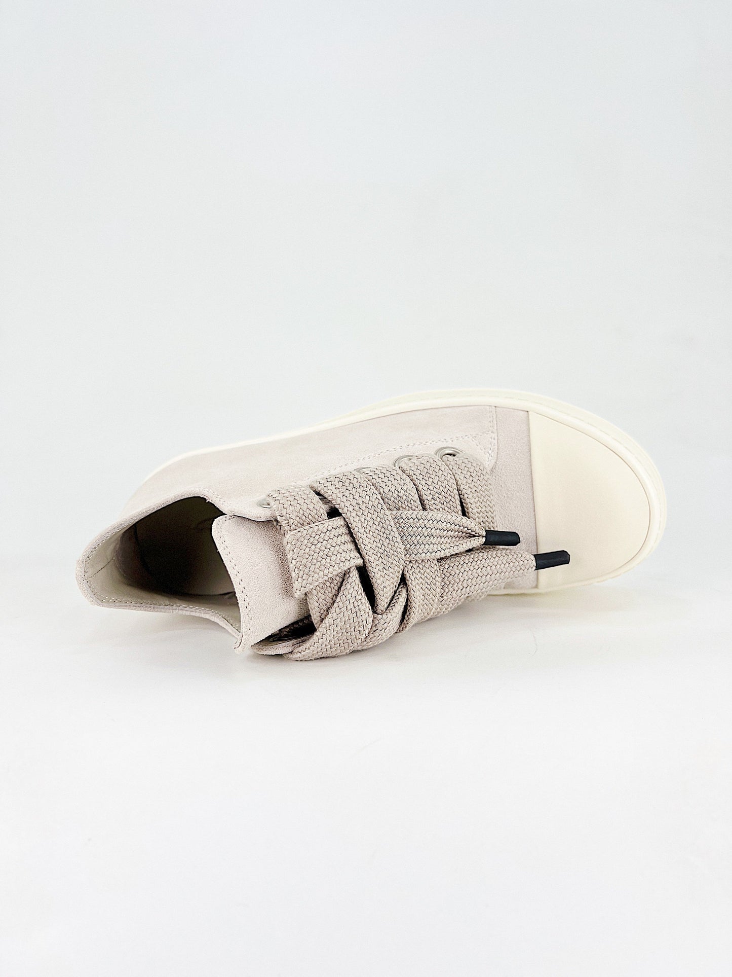 Rick Owen’s white jumbo lace