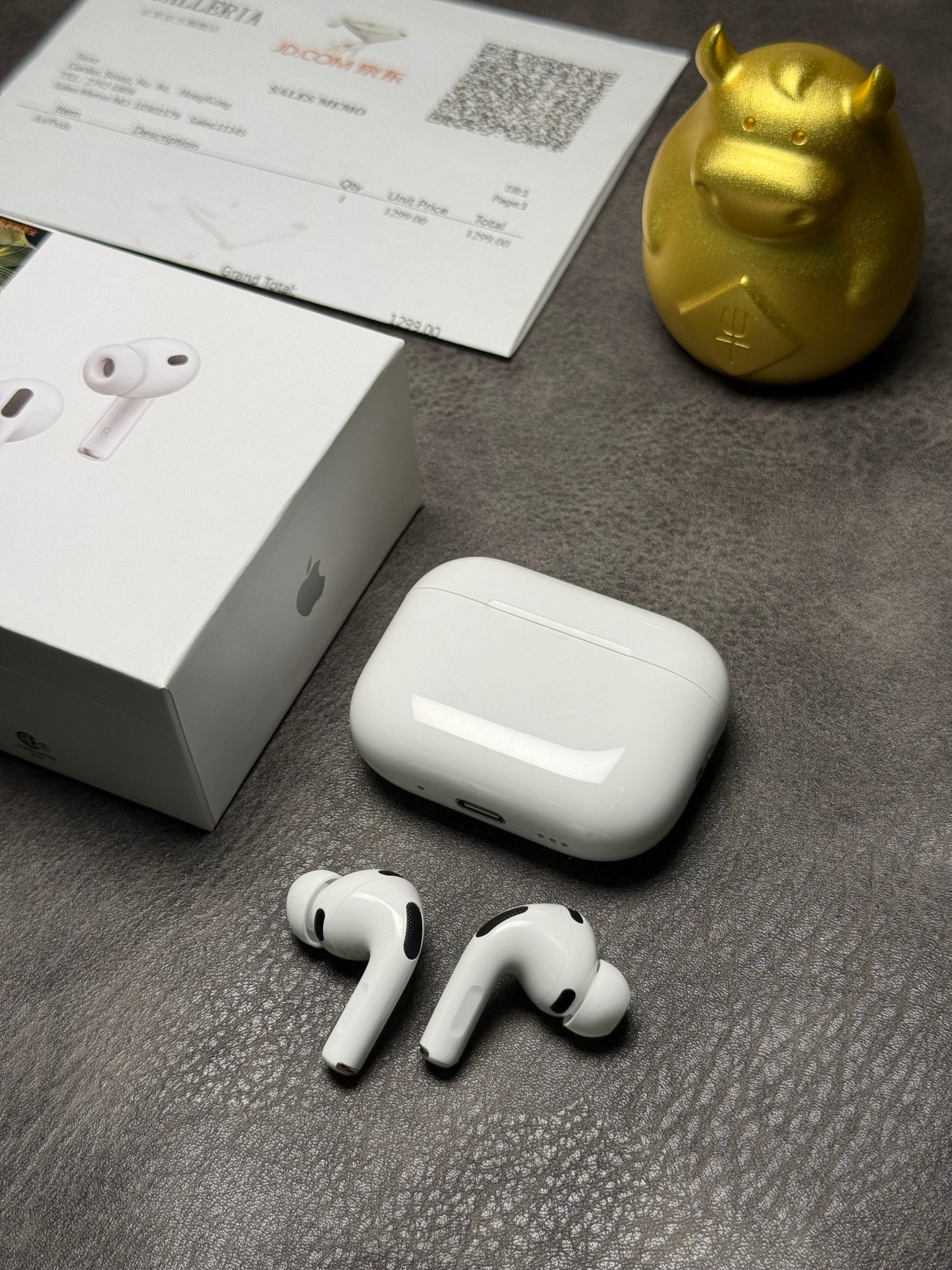 Apple AirPods Pro 3  White Bluetooth In-Ear Earbuds w/ Mic & Case