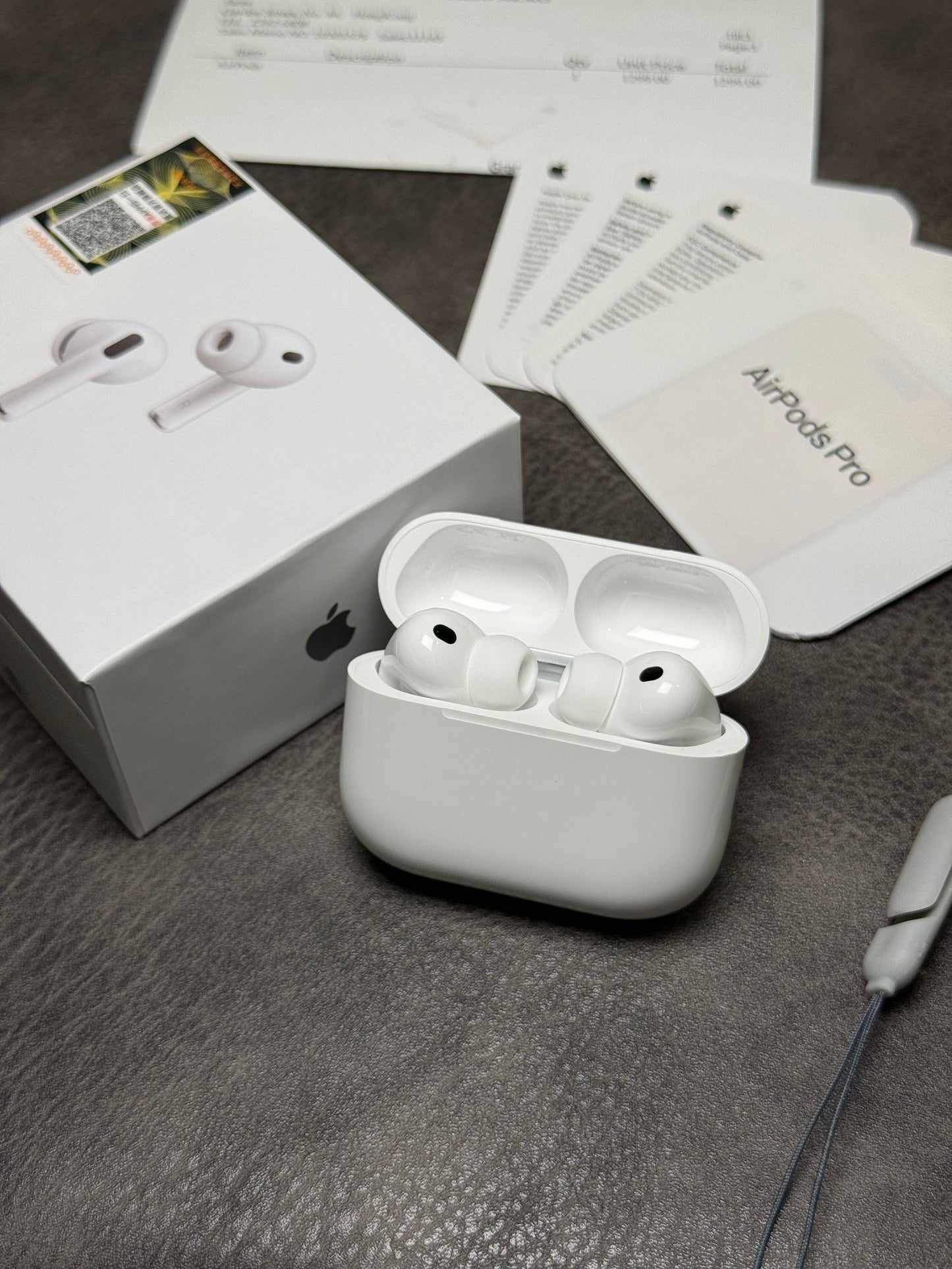 Apple AirPods Pro 3  White Bluetooth In-Ear Earbuds w/ Mic & Case