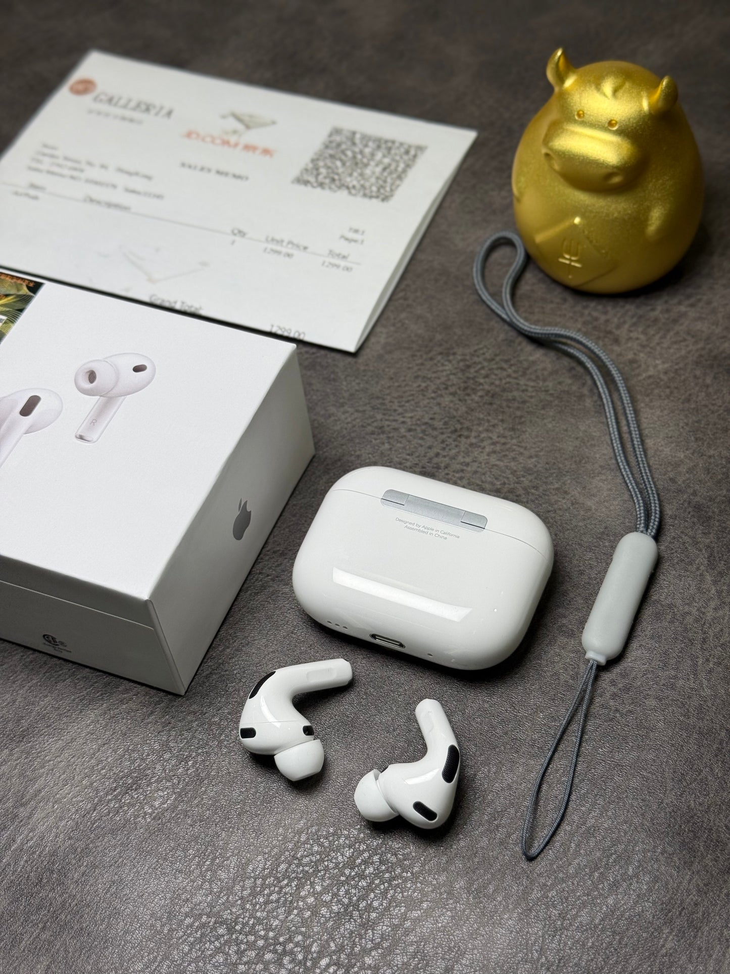 Apple AirPods Pro 3  White Bluetooth In-Ear Earbuds w/ Mic & Case
