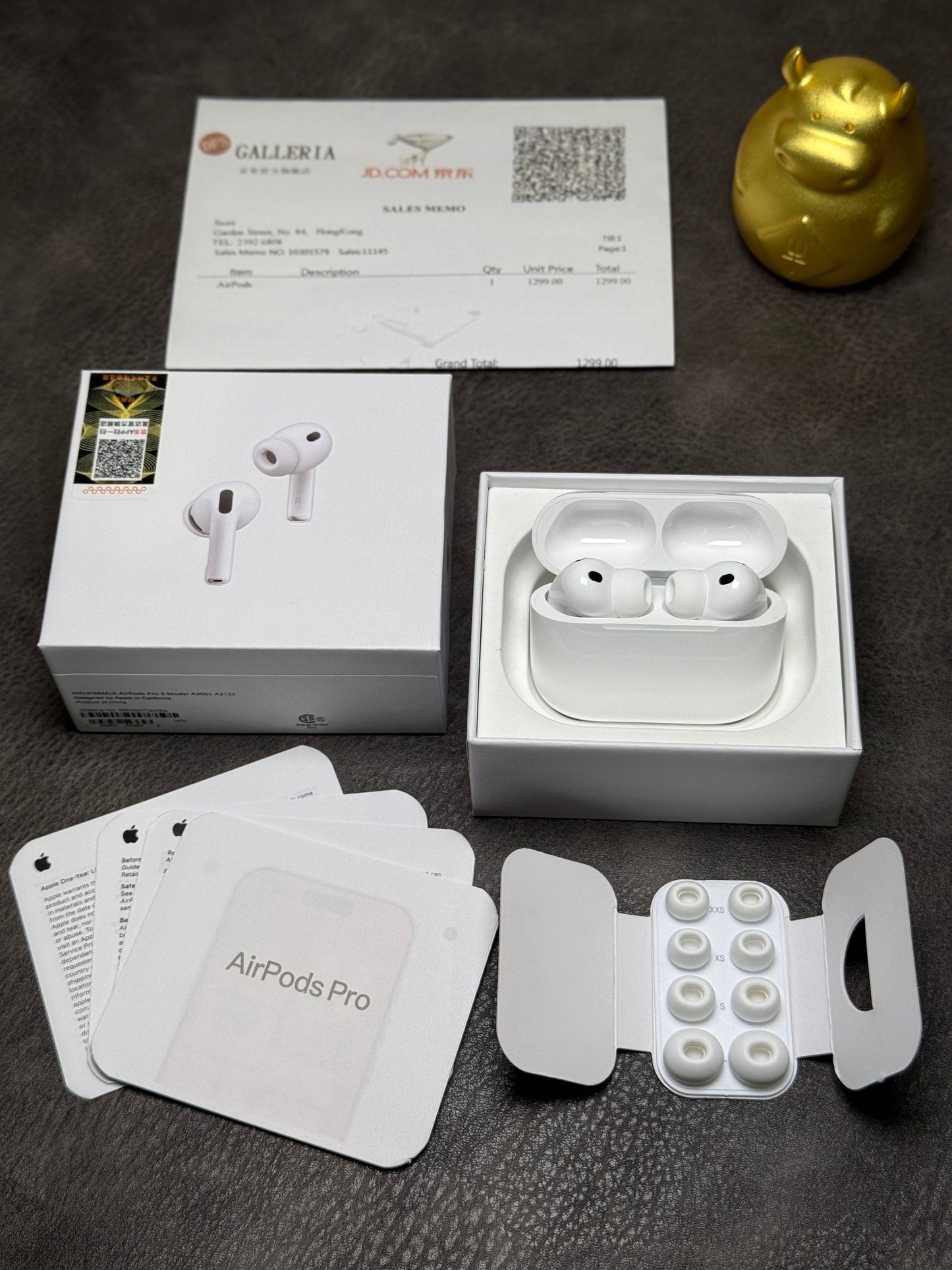Apple AirPods Pro 3  White Bluetooth In-Ear Earbuds w/ Mic & Case