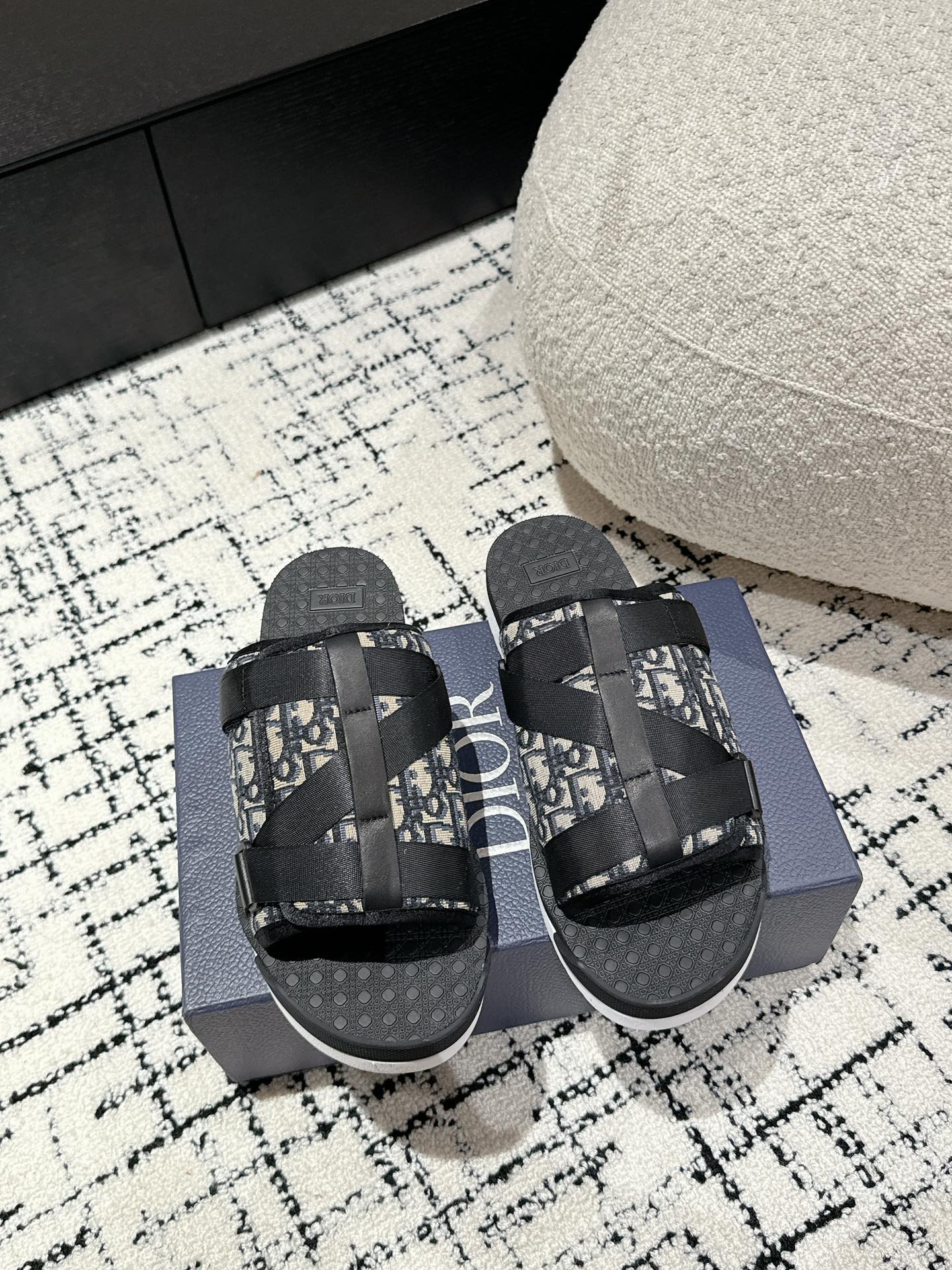 Dior alpha slides