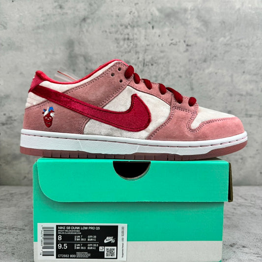 】Nike SB Dunk Low StrangeLove Skateboards