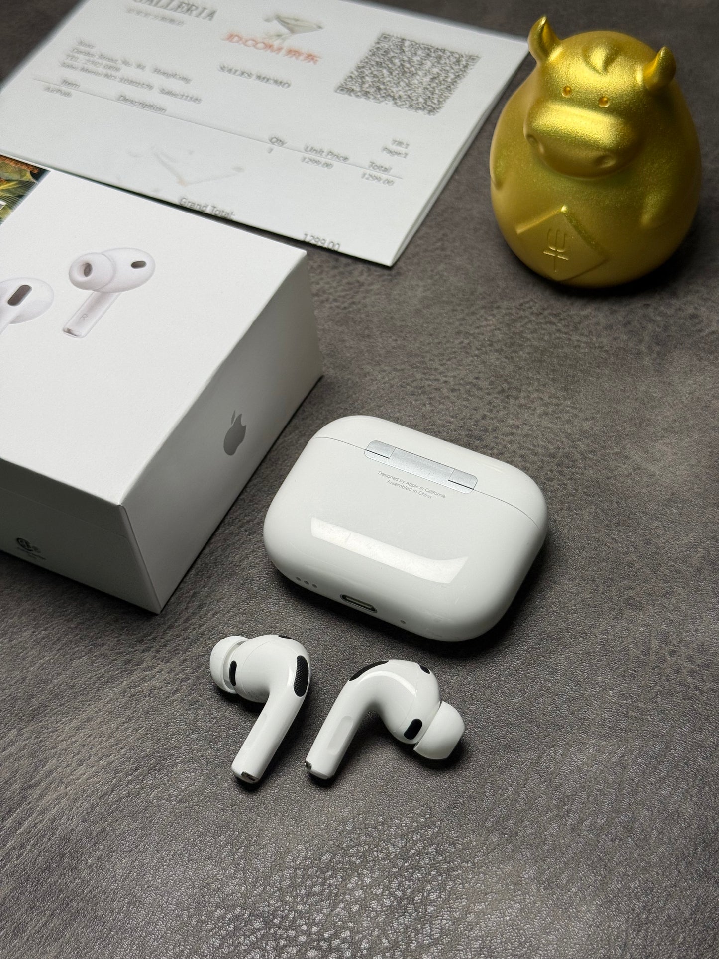 Apple AirPods Pro 3  White Bluetooth In-Ear Earbuds w/ Mic & Case