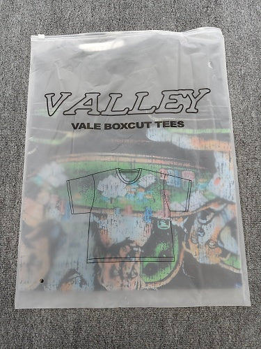 Vale lives “poker” tee (black)