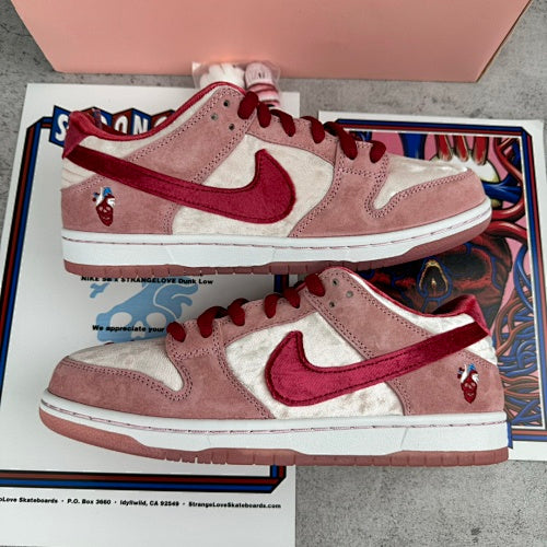 】Nike SB Dunk Low StrangeLove Skateboards