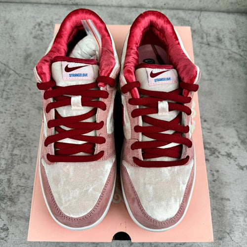 】Nike SB Dunk Low StrangeLove Skateboards