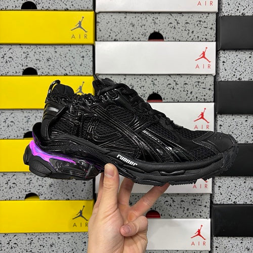 balenciaga runneres led black