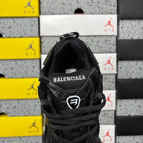 balenciaga runneres led black
