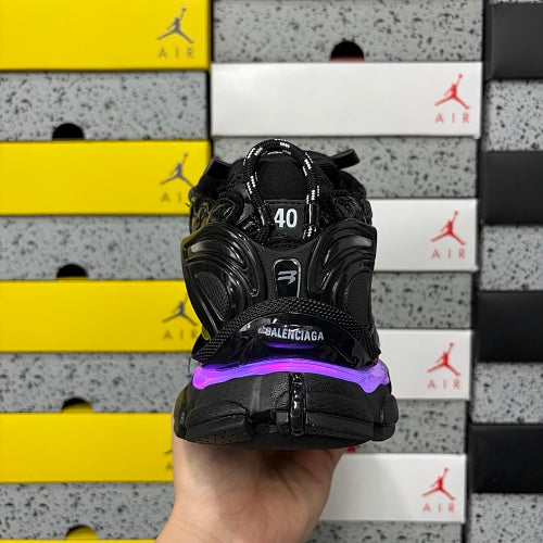 balenciaga runneres led black