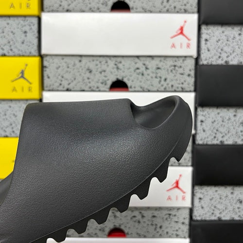 adidas Yeezy Slides 'Black'