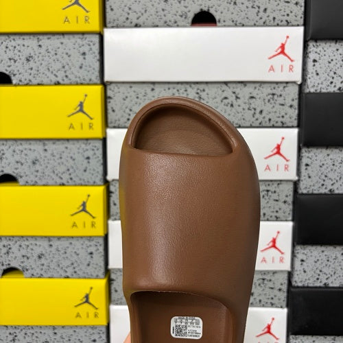 adidas Yeezy Slides 'brown'
