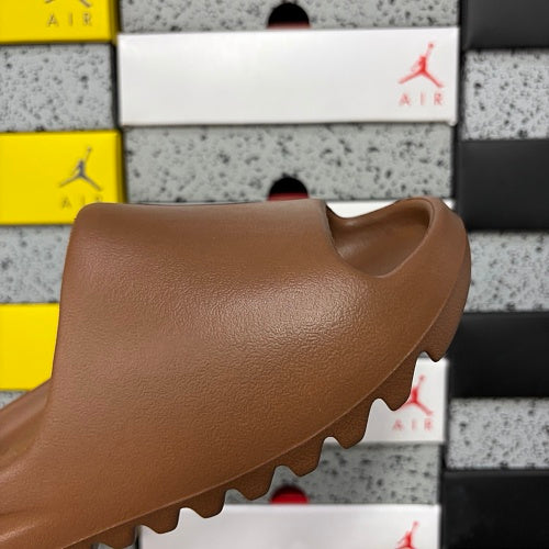 adidas Yeezy Slides 'brown'