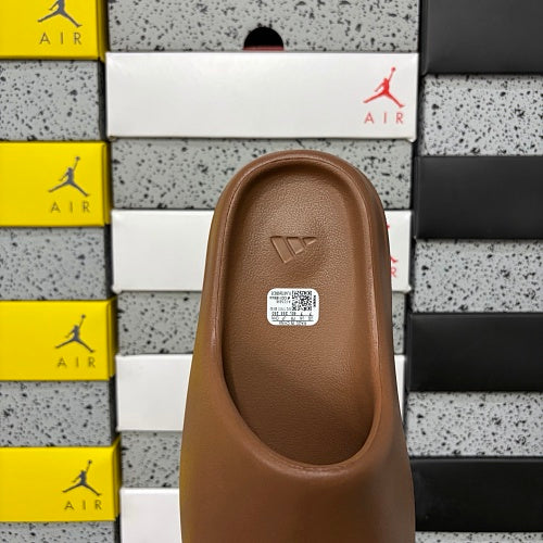 adidas Yeezy Slides 'brown'